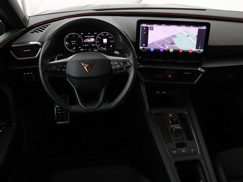 CUPRA Leon 1.4 e-Hybrid VZ | 245pk | Stuurverwarming | Navigatie | Sfeerverlichting | Full LED | Keyless | Sportstoelen | Magnetic Tech Matt | PHEV
