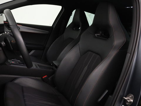 CUPRA Leon 1.4 e-Hybrid VZ | 245pk | Stuurverwarming | Navigatie | Sfeerverlichting | Full LED | Keyless | Sportstoelen | Magnetic Tech Matt | PHEV