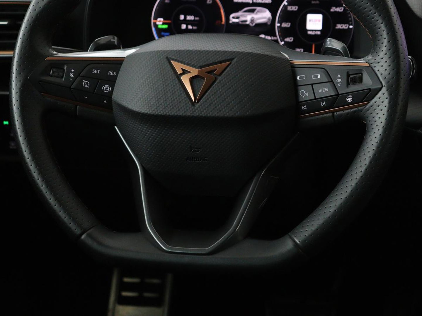 CUPRA Leon 1.4 e-Hybrid VZ | 245pk | Stuurverwarming | Navigatie | Sfeerverlichting | Full LED | Keyless | Sportstoelen | Magnetic Tech Matt | PHEV