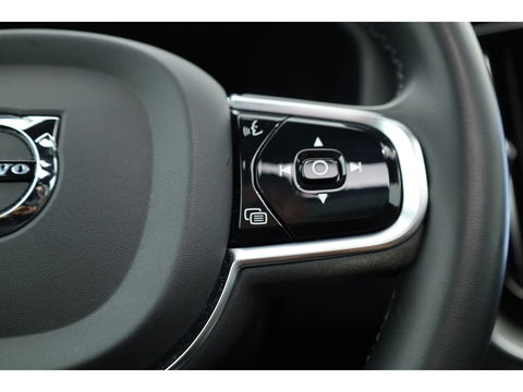 Volvo XC60 2.0 T6 T6 recharge r-design | Long Range | Pano-dak | Trekhaak | ACC |  H&K Audio |