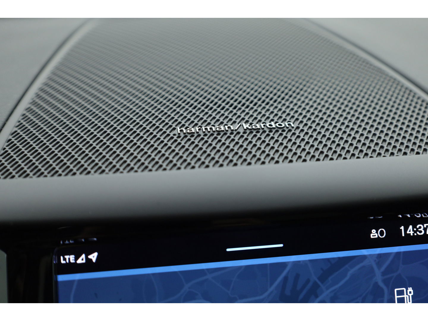 Volvo XC60 2.0 T6 T6 recharge r-design | Long Range | Pano-dak | Trekhaak | ACC |  H&K Audio |