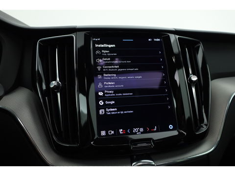 Volvo XC60 2.0 T6 T6 recharge r-design | Long Range | Pano-dak | Trekhaak | ACC |  H&K Audio |