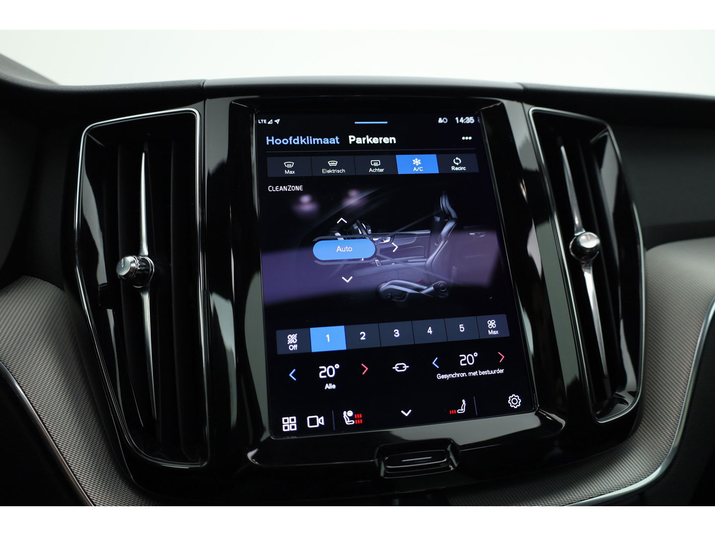 Volvo XC60 2.0 T6 T6 recharge r-design | Long Range | Pano-dak | Trekhaak | ACC |  H&K Audio |