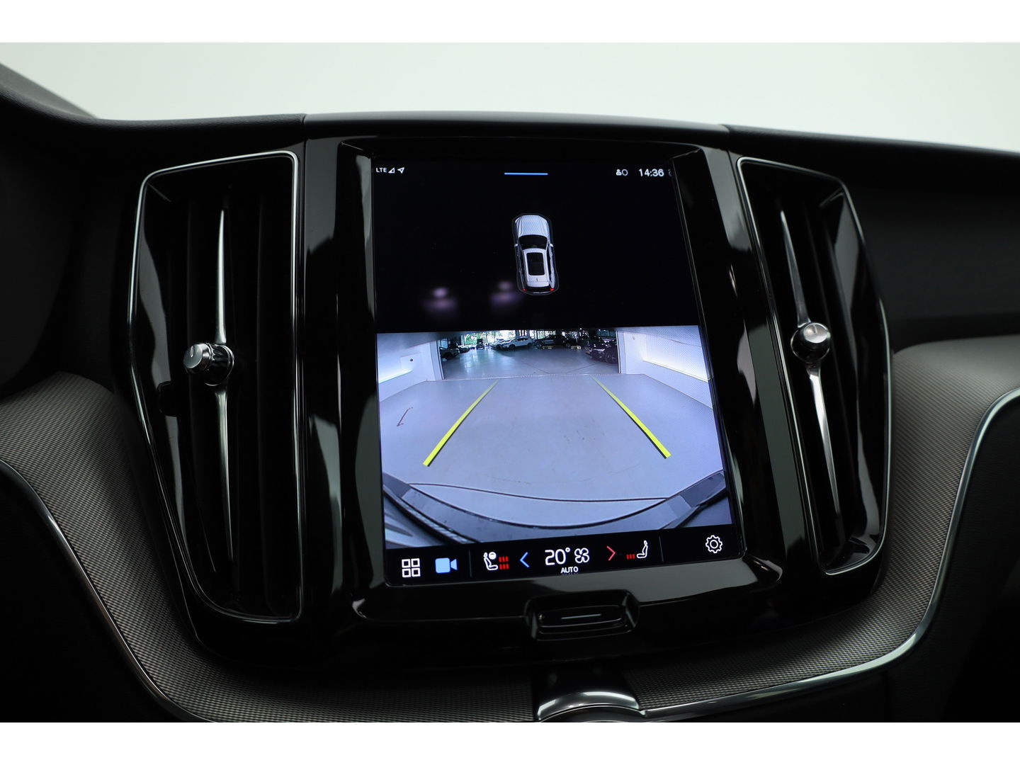 Volvo XC60 2.0 T6 T6 recharge r-design | Long Range | Pano-dak | Trekhaak | ACC |  H&K Audio |
