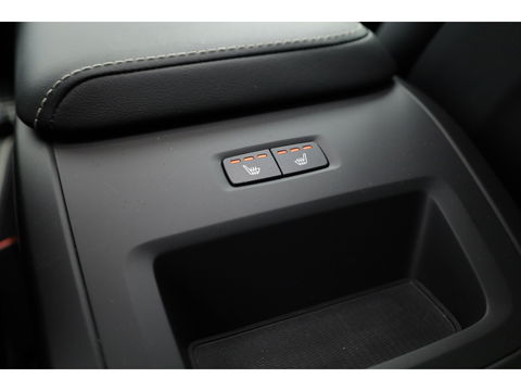 Volvo XC60 2.0 T6 T6 recharge r-design | Long Range | Pano-dak | Trekhaak | ACC |  H&K Audio |