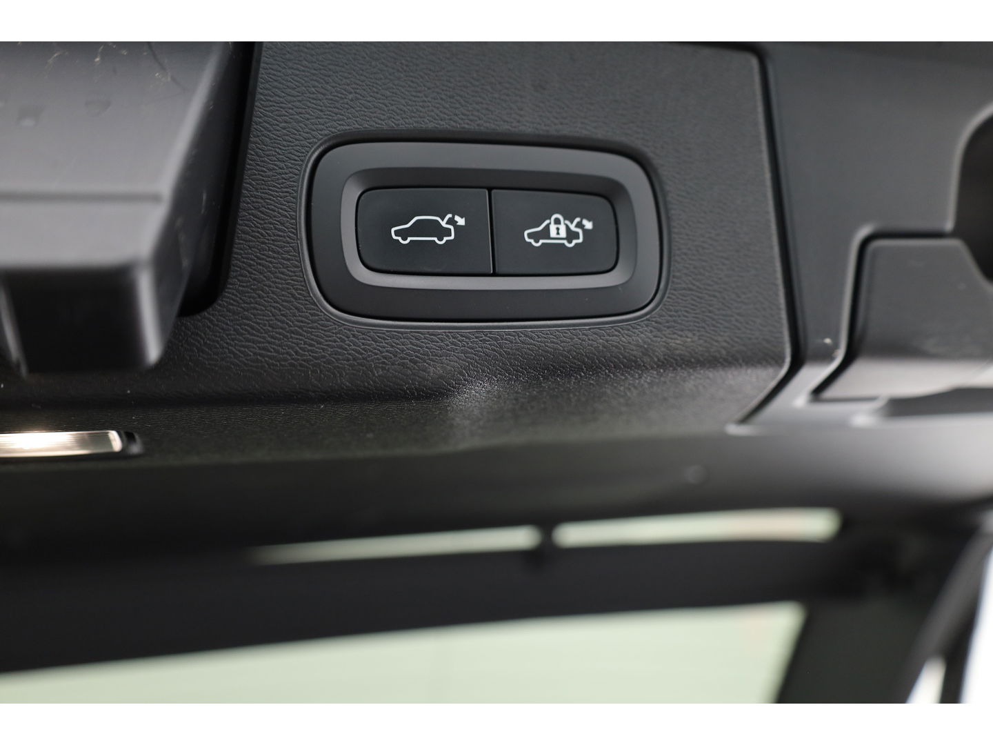 Volvo XC60 2.0 T6 T6 recharge r-design | Long Range | Pano-dak | Trekhaak | ACC |  H&K Audio |