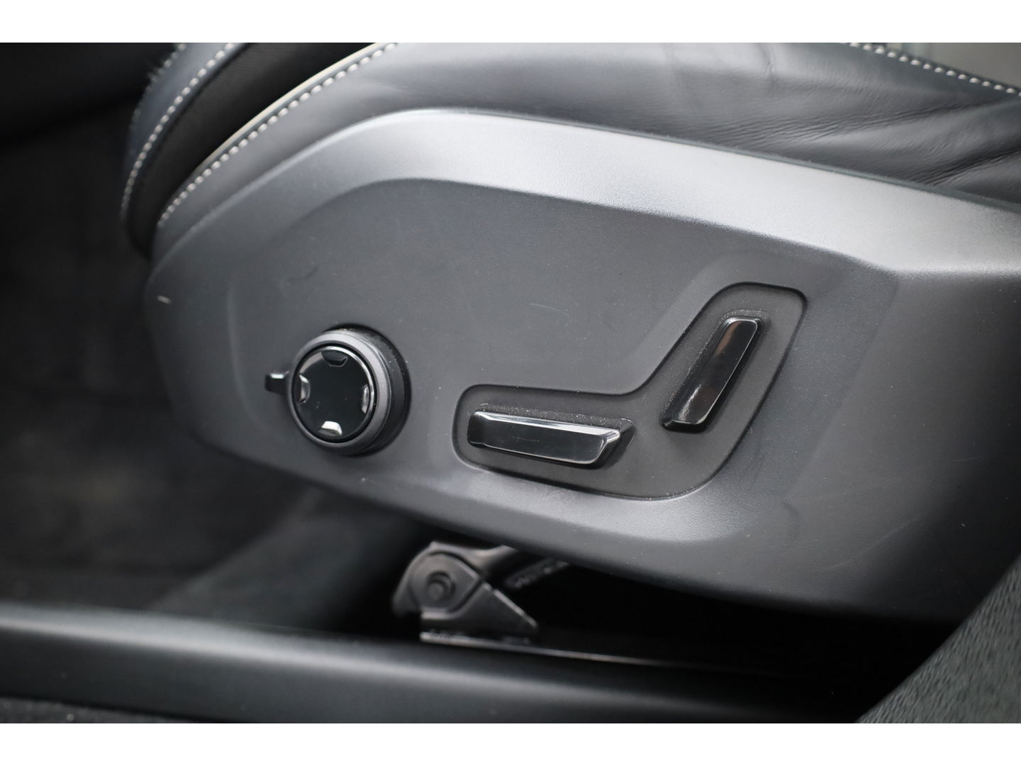 Volvo XC60 2.0 T6 T6 recharge r-design | Long Range | Pano-dak | Trekhaak | ACC |  H&K Audio |