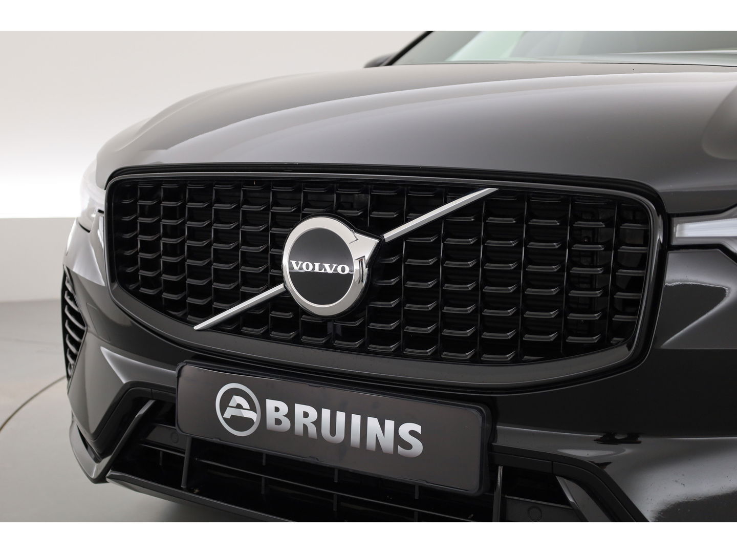 Volvo XC60 2.0 T6 T6 recharge r-design | Long Range | Pano-dak | Trekhaak | ACC | H&K Audio |