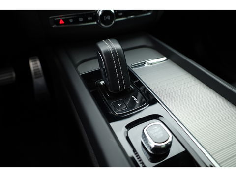 Volvo XC60 2.0 T6 T6 recharge r-design | Long Range | Pano-dak | Trekhaak | ACC |  H&K Audio |