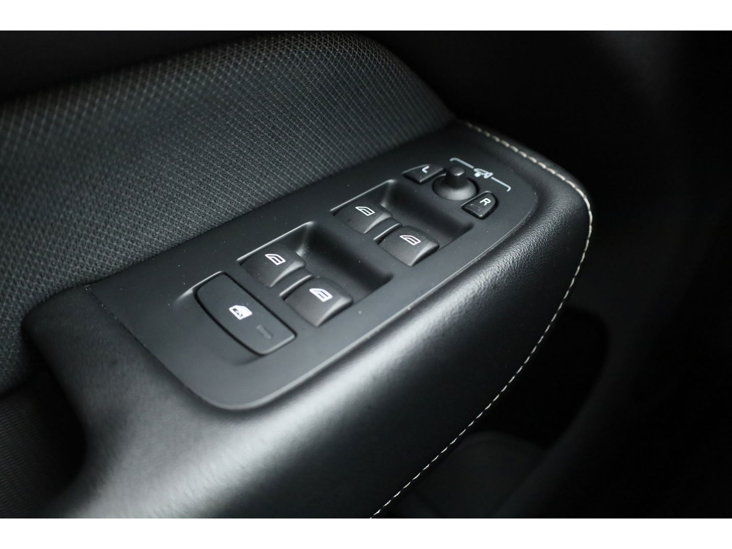 Volvo XC60 2.0 T6 T6 recharge r-design | Long Range | Pano-dak | Trekhaak | ACC |  H&K Audio |