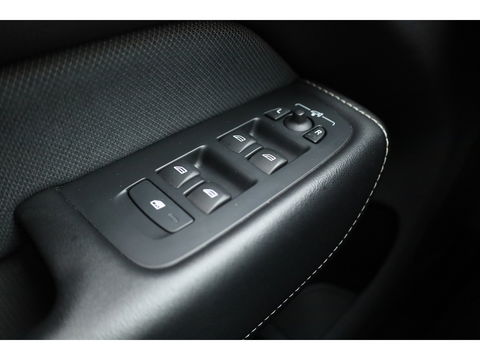 Volvo XC60 2.0 T6 T6 recharge r-design | Long Range | Pano-dak | Trekhaak | ACC |  H&K Audio |