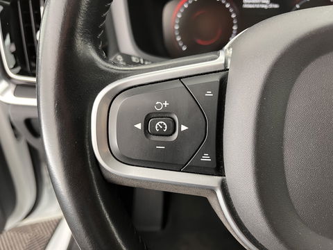 Volvo V60 2.0 D4 Momentum Maxton-Design *FULL-LED | LEATHER-MICROFIBRE | DIGI-COCKPIT | NAVI-FULLMAP | HEATED-COMFORTSEATS | ECC | PDC | CRUISE | LANE-ASSIST | CARPLAY | 20''ALU *