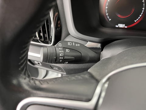 Volvo V60 2.0 D4 Momentum Maxton-Design *FULL-LED | LEATHER-MICROFIBRE | DIGI-COCKPIT | NAVI-FULLMAP | HEATED-COMFORTSEATS | ECC | PDC | CRUISE | LANE-ASSIST | CARPLAY | 20''ALU *