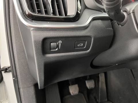 Volvo V60 2.0 D4 Momentum Maxton-Design *FULL-LED | LEATHER-MICROFIBRE | DIGI-COCKPIT | NAVI-FULLMAP | HEATED-COMFORTSEATS | ECC | PDC | CRUISE | LANE-ASSIST | CARPLAY | 20''ALU *