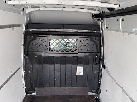 Iveco Daily 35S16V 2.3 L2H2 160pk / vaste prijs rijklaar € 21.950 ex btw / bpm vrij / euro 6 diesel / lease vanaf € 358 / airco / pdc en opstap achter / trekhaak 3500 kg !