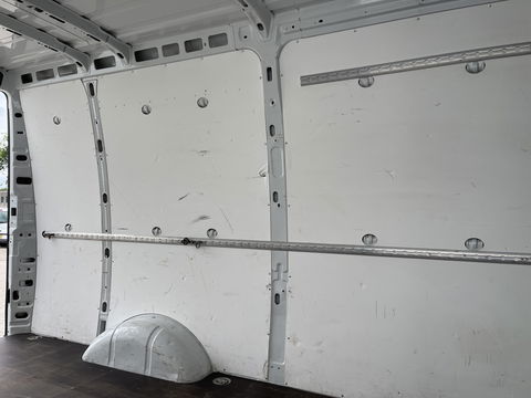 Iveco Daily 35S16V 2.3 L2H2 160pk / vaste prijs rijklaar € 21.950 ex btw / bpm vrij / euro 6 diesel / lease vanaf € 358 / airco / pdc en opstap achter / trekhaak 3500 kg !