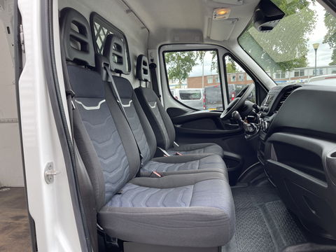 Iveco Daily 35S16V 2.3 L2H2 160pk / vaste prijs rijklaar € 21.950 ex btw / bpm vrij / euro 6 diesel / lease vanaf € 358 / airco / pdc en opstap achter / trekhaak 3500 kg !