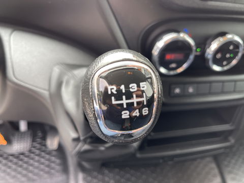 Iveco Daily 35S16V 2.3 L2H2 160pk / vaste prijs rijklaar € 21.950 ex btw / bpm vrij / euro 6 diesel / lease vanaf € 358 / airco / pdc en opstap achter / trekhaak 3500 kg !