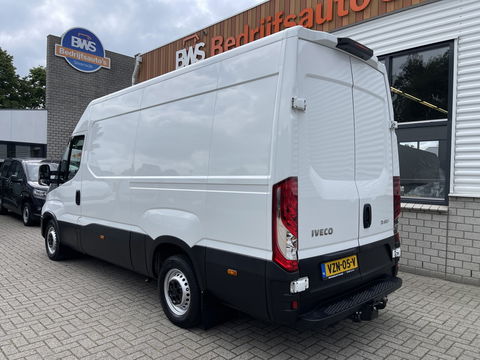 Iveco Daily 35S16V 2.3 L2H2 160pk / vaste prijs rijklaar € 21.950 ex btw / bpm vrij / euro 6 diesel / lease vanaf € 358 / airco / pdc en opstap achter / trekhaak 3500 kg !