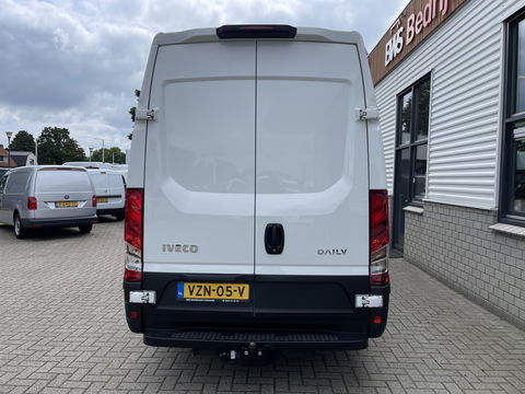 Iveco Daily 35S16V 2.3 L2H2 160pk / vaste prijs rijklaar € 21.950 ex btw / bpm vrij / euro 6 diesel / lease vanaf € 358 / airco / pdc en opstap achter / trekhaak 3500 kg !
