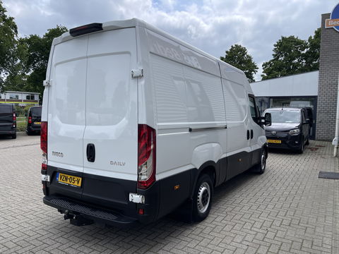 Iveco Daily 35S16V 2.3 L2H2 160pk / vaste prijs rijklaar € 21.950 ex btw / bpm vrij / euro 6 diesel / lease vanaf € 358 / airco / pdc en opstap achter / trekhaak 3500 kg !