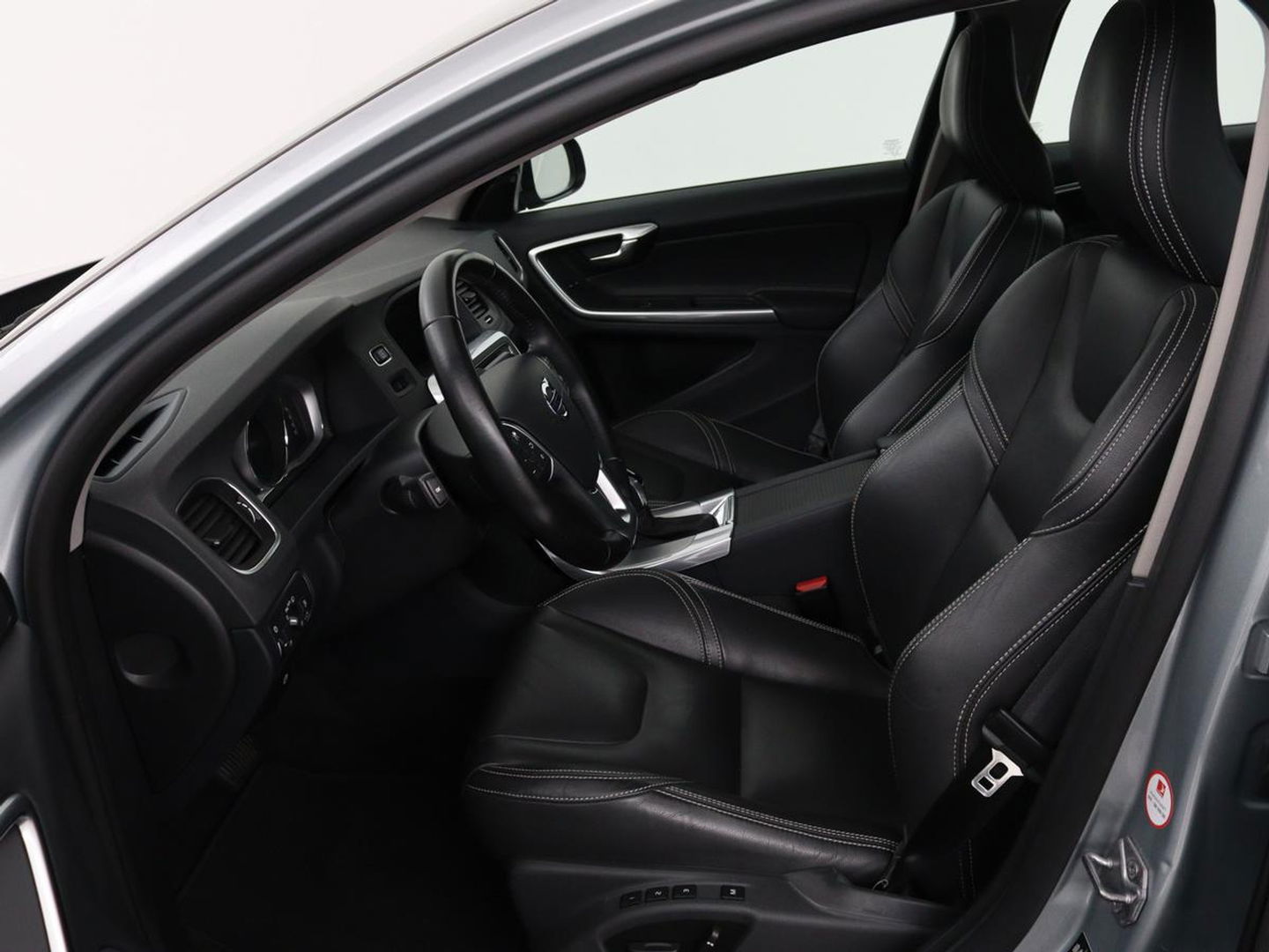 Volvo S60 1.5 T2 Nordic+ | 78.200km NAP | Schuifdak | Stoelverwarming | Adaptive cruise | Camera | Navigatie | Xenon | BLIS | Park Assist | Memory