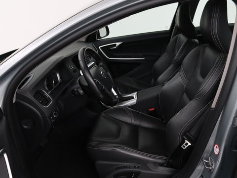 Volvo S60 1.5 T2 Nordic+ | 78.200km NAP | Schuifdak | Stoelverwarming | Adaptive cruise | Camera | Navigatie | Xenon | BLIS | Park Assist | Memory