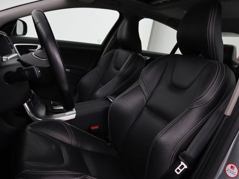 Volvo S60 1.5 T2 Nordic+ | 78.200km NAP | Schuifdak | Stoelverwarming | Adaptive cruise | Camera | Navigatie | Xenon | BLIS | Park Assist | Memory