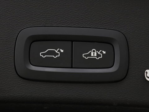 Volvo XC40 1.5 T5 Recharge Inscription | Panoramadak | Leder | Stoelverwarming | Trekhaak | Carplay | Adaptive cruise | Navigatie | Stuurverwarming | Full LED