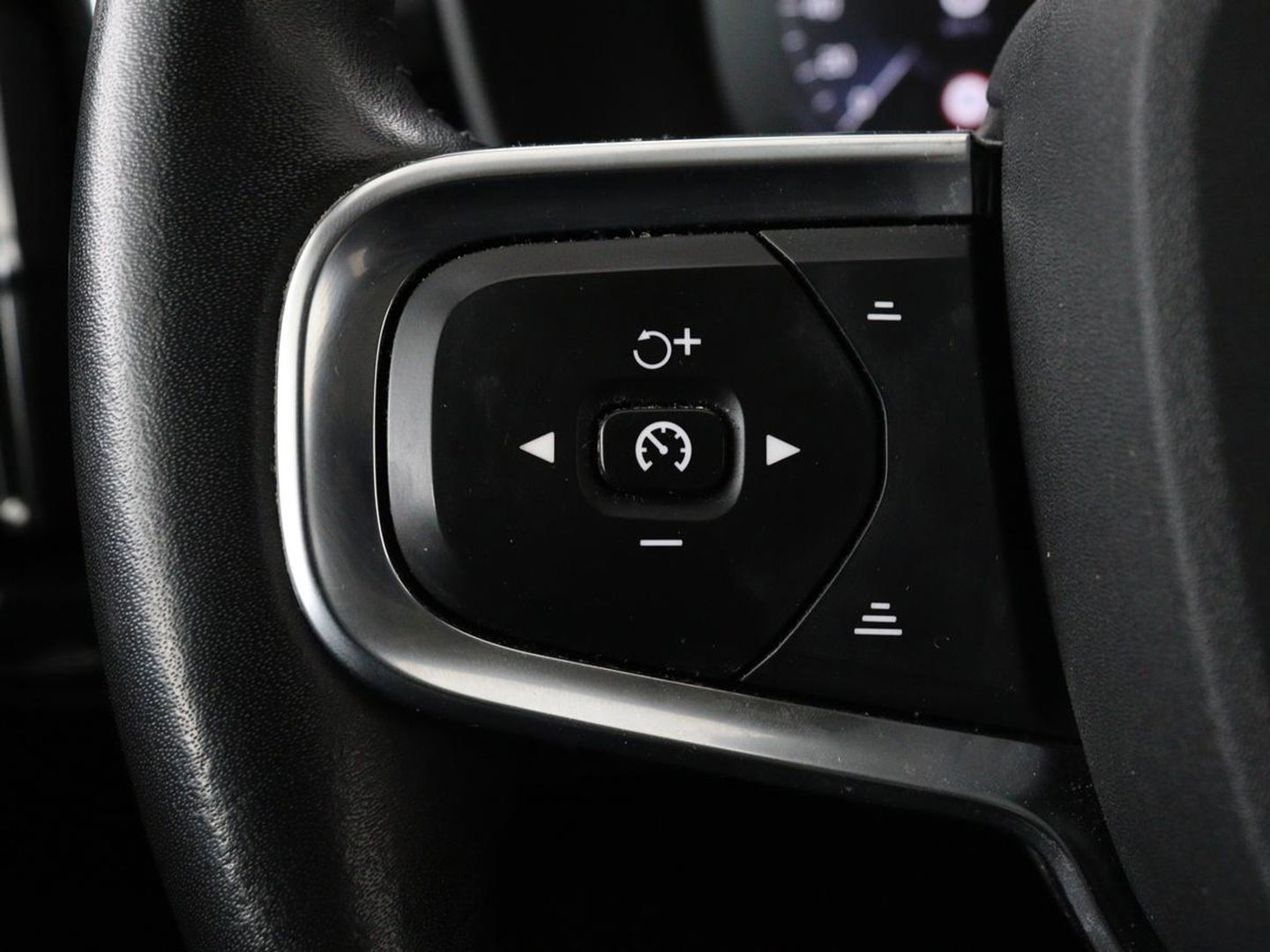 Volvo XC40 1.5 T5 Recharge Inscription | Panoramadak | Leder | Stoelverwarming | Trekhaak | Carplay | Adaptive cruise | Navigatie | Stuurverwarming | Full LED