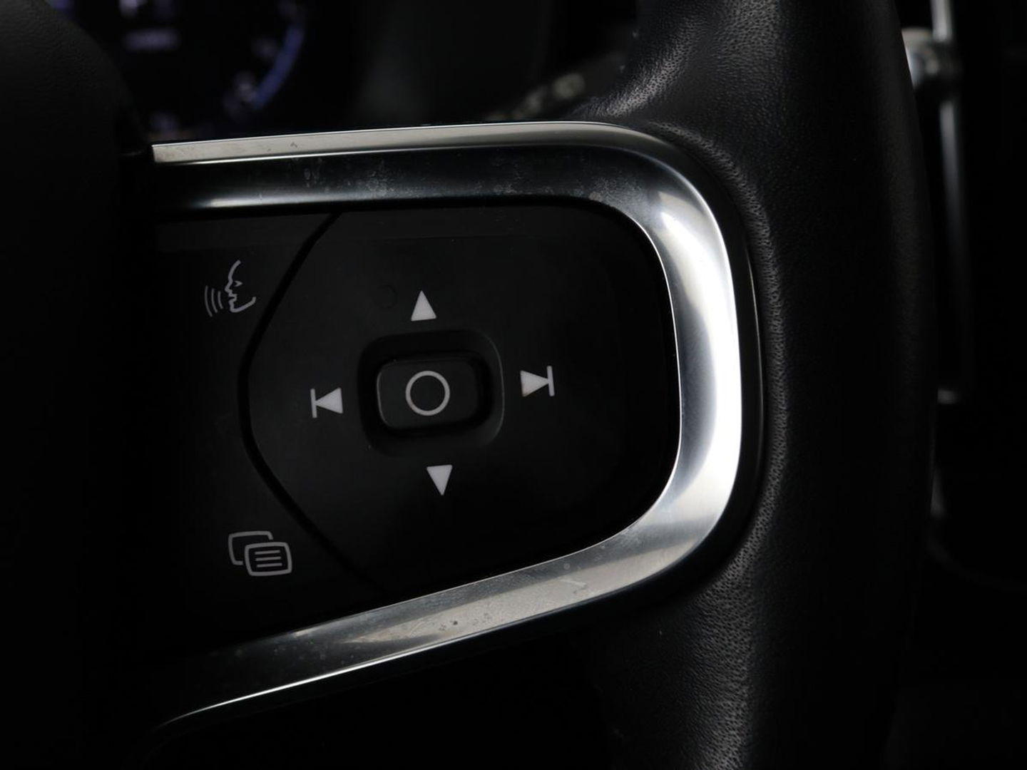 Volvo XC40 1.5 T5 Recharge Inscription | Panoramadak | Leder | Stoelverwarming | Trekhaak | Carplay | Adaptive cruise | Navigatie | Stuurverwarming | Full LED