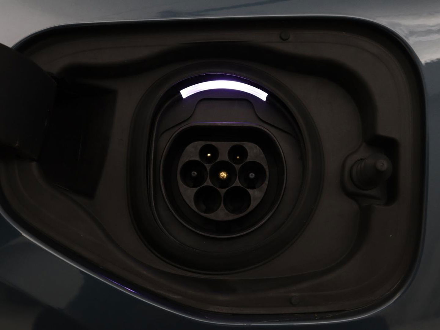 Volvo XC40 1.5 T5 Recharge Inscription | Panoramadak | Leder | Stoelverwarming | Trekhaak | Carplay | Adaptive cruise | Navigatie | Stuurverwarming | Full LED