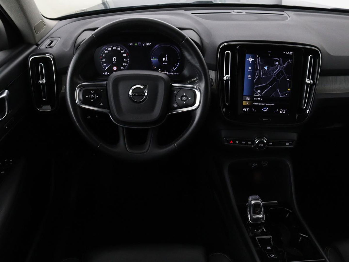 Volvo XC40 1.5 T5 Recharge Inscription | Panoramadak | Leder | Stoelverwarming | Trekhaak | Carplay | Adaptive cruise | Navigatie | Stuurverwarming | Full LED