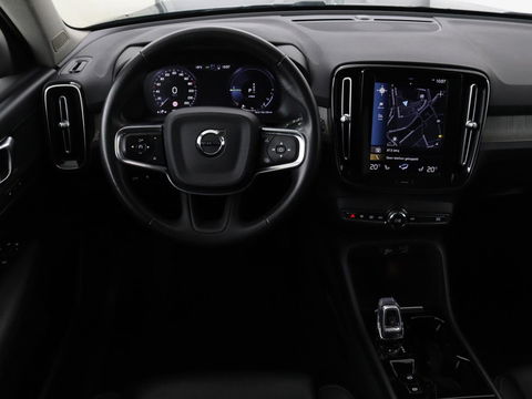 Volvo XC40 1.5 T5 Recharge Inscription | Panoramadak | Leder | Stoelverwarming | Trekhaak | Carplay | Adaptive cruise | Navigatie | Stuurverwarming | Full LED