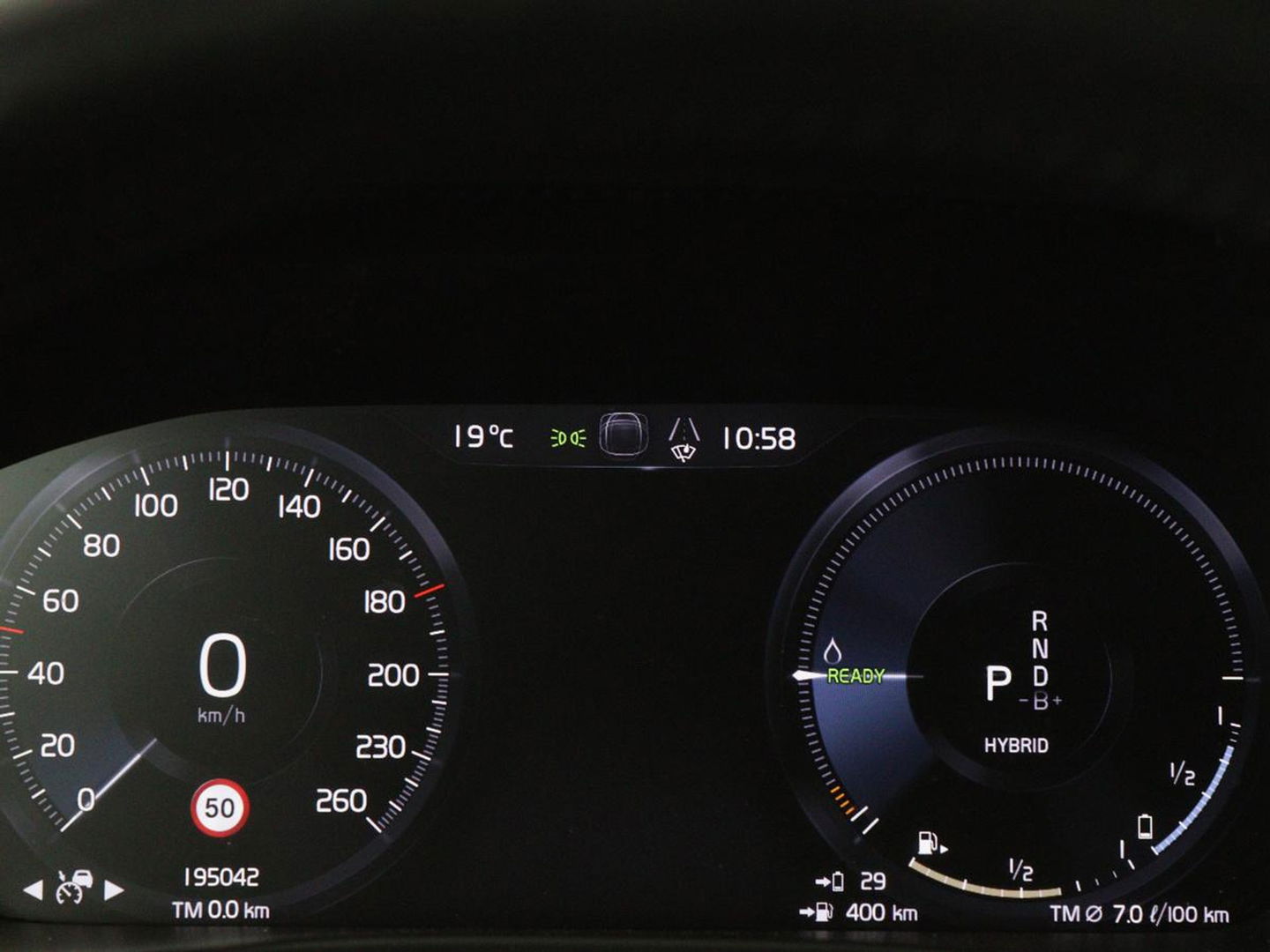 Volvo XC40 1.5 T5 Recharge Inscription | Panoramadak | Leder | Stoelverwarming | Trekhaak | Carplay | Adaptive cruise | Navigatie | Stuurverwarming | Full LED