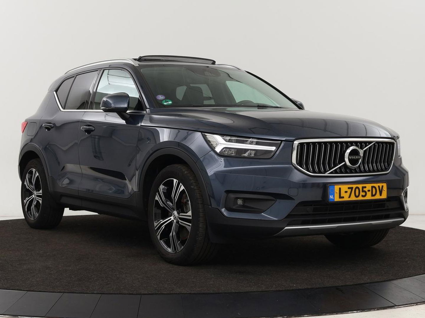 Volvo XC40 1.5 T5 Recharge Inscription | Panoramadak | Leder | Stoelverwarming | Trekhaak | Carplay | Adaptive cruise | Navigatie | Stuurverwarming | Full LED