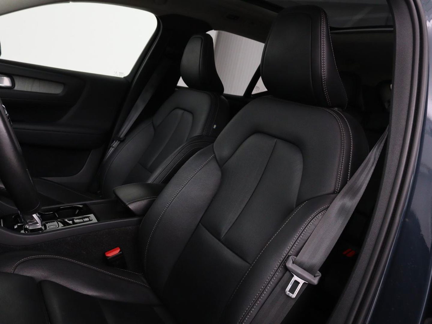 Volvo XC40 1.5 T5 Recharge Inscription | Panoramadak | Leder | Stoelverwarming | Trekhaak | Carplay | Adaptive cruise | Navigatie | Stuurverwarming | Full LED