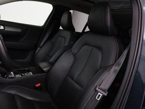Volvo XC40 1.5 T5 Recharge Inscription | Panoramadak | Leder | Stoelverwarming | Trekhaak | Carplay | Adaptive cruise | Navigatie | Stuurverwarming | Full LED
