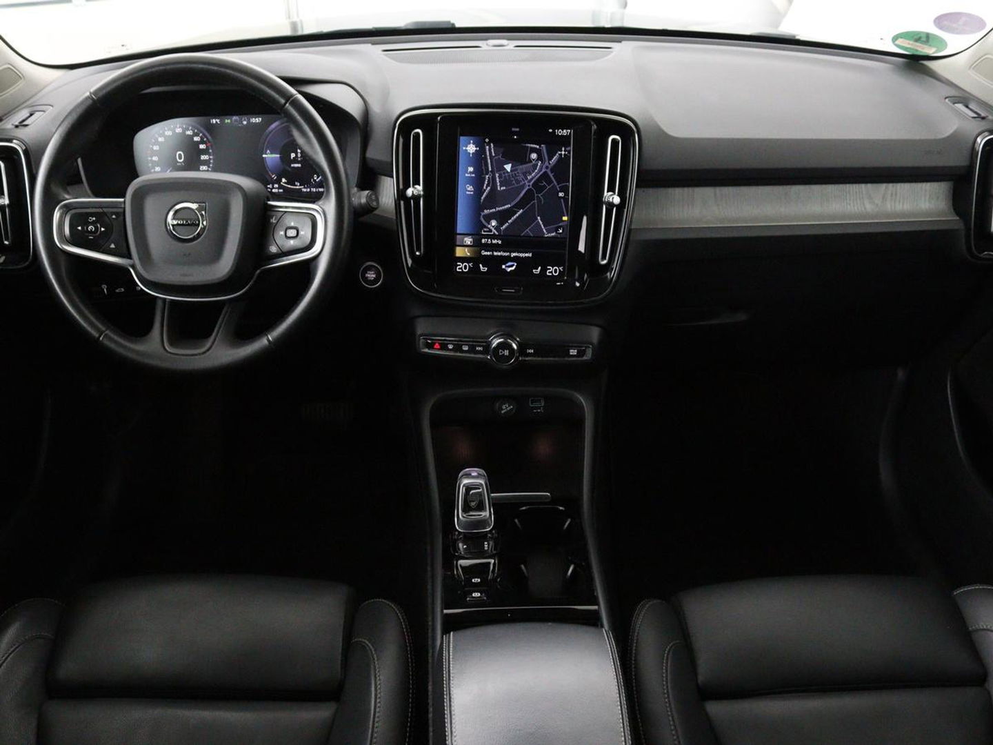 Volvo XC40 1.5 T5 Recharge Inscription | Panoramadak | Leder | Stoelverwarming | Trekhaak | Carplay | Adaptive cruise | Navigatie | Stuurverwarming | Full LED