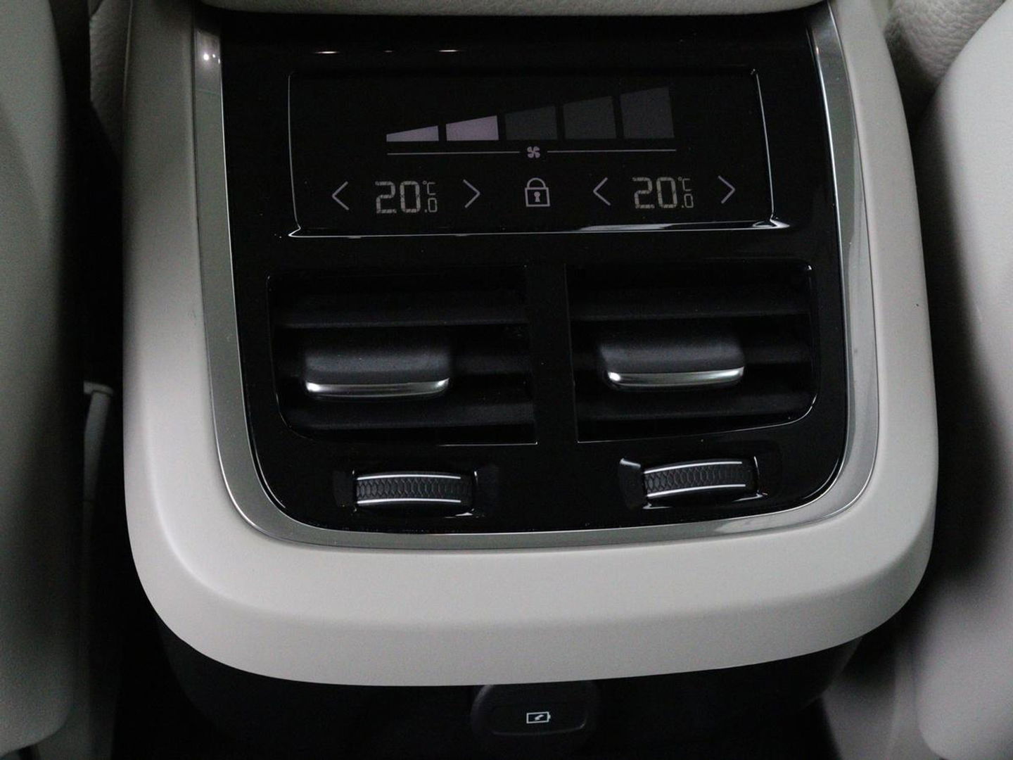 Volvo V60 2.0 B4 Inscription | Panoramadak | Trekhaak | Leder | Stoel & stuurverwarming | Head-Up | Adaptive cruise | Harman/Kardon | 360 camera | Carplay | Navigatie | Memory | Full LED | Keyless