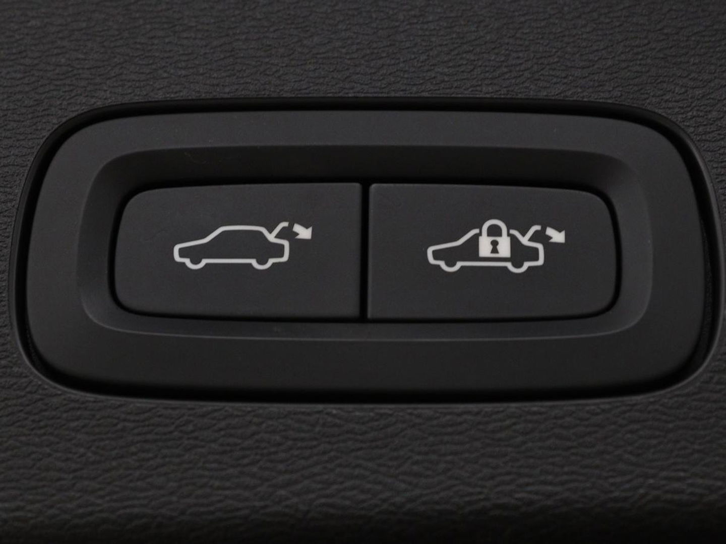 Volvo V60 2.0 B4 Inscription | Panoramadak | Trekhaak | Leder | Stoel & stuurverwarming | Head-Up | Adaptive cruise | Harman/Kardon | 360 camera | Carplay | Navigatie | Memory | Full LED | Keyless
