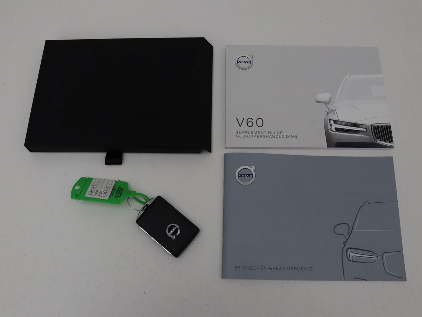 Volvo V60 2.0 B4 Inscription | Panoramadak | Trekhaak | Leder | Stoel & stuurverwarming | Head-Up | Adaptive cruise | Harman/Kardon | 360 camera | Carplay | Navigatie | Memory | Full LED | Keyless