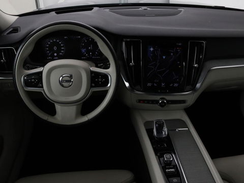 Volvo V60 2.0 B4 Inscription | Panoramadak | Trekhaak | Leder | Stoel & stuurverwarming | Head-Up | Adaptive cruise | Harman/Kardon | 360 camera | Carplay | Navigatie | Memory | Full LED | Keyless