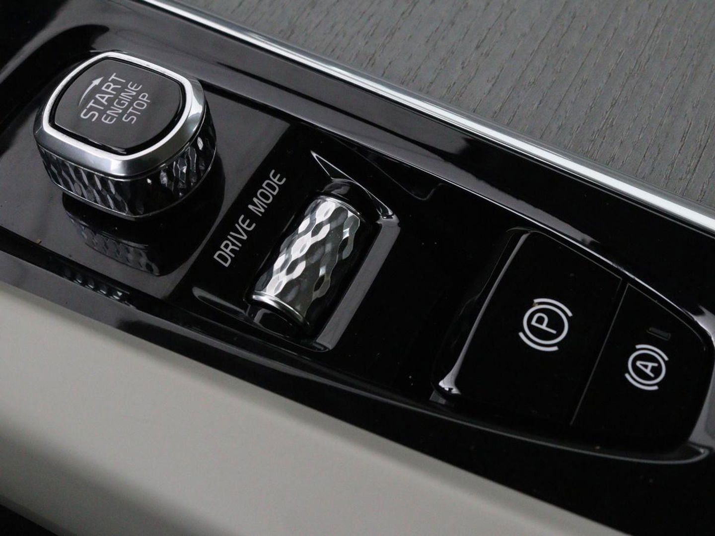 Volvo V60 2.0 B4 Inscription | Panoramadak | Trekhaak | Leder | Stoel & stuurverwarming | Head-Up | Adaptive cruise | Harman/Kardon | 360 camera | Carplay | Navigatie | Memory | Full LED | Keyless