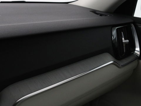 Volvo V60 2.0 B4 Inscription | Panoramadak | Trekhaak | Leder | Stoel & stuurverwarming | Head-Up | Adaptive cruise | Harman/Kardon | 360 camera | Carplay | Navigatie | Memory | Full LED | Keyless