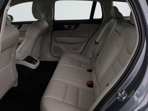 Volvo V60 2.0 B4 Inscription | Panoramadak | Trekhaak | Leder | Stoel & stuurverwarming | Head-Up | Adaptive cruise | Harman/Kardon | 360 camera | Carplay | Navigatie | Memory | Full LED | Keyless