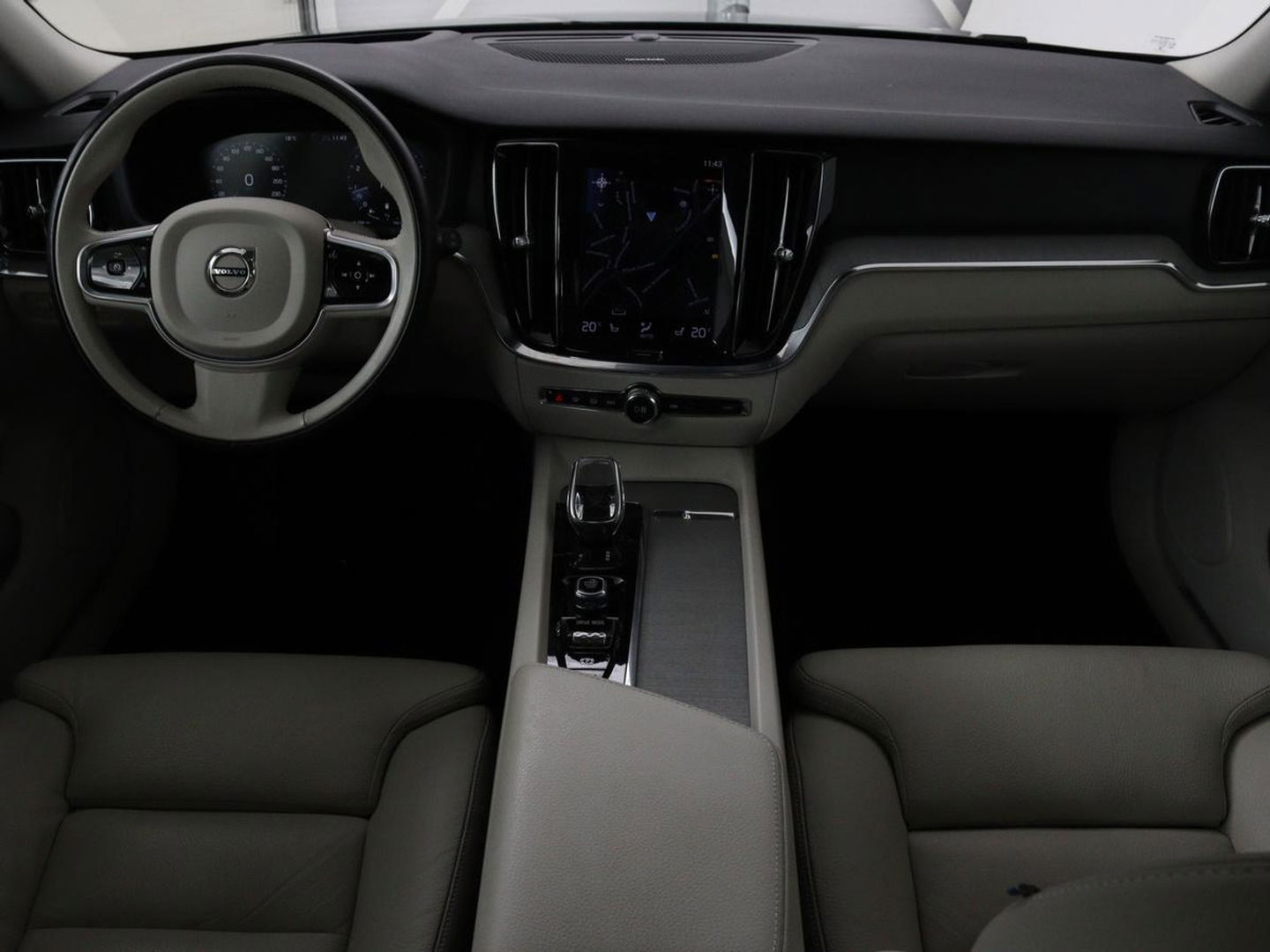 Volvo V60 2.0 B4 Inscription | Panoramadak | Trekhaak | Leder | Stoel & stuurverwarming | Head-Up | Adaptive cruise | Harman/Kardon | 360 camera | Carplay | Navigatie | Memory | Full LED | Keyless