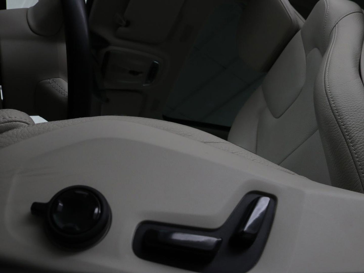 Volvo V60 2.0 B4 Inscription | Panoramadak | Trekhaak | Leder | Stoel & stuurverwarming | Head-Up | Adaptive cruise | Harman/Kardon | 360 camera | Carplay | Navigatie | Memory | Full LED | Keyless