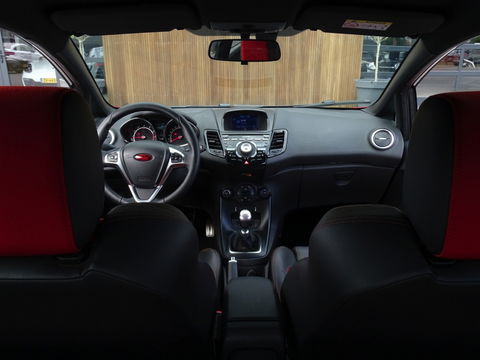 Ford Fiesta 1.6 ST 2 183PK / Milltek / ST-Line / 2016 / LED