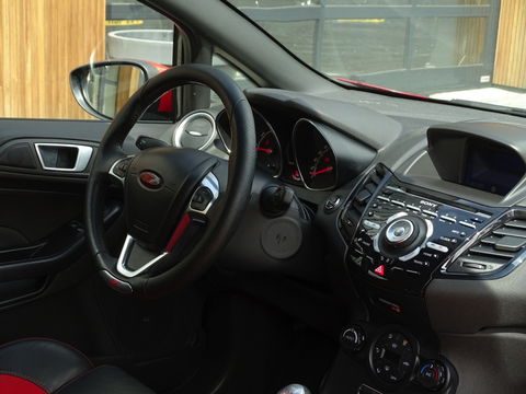 Ford Fiesta 1.6 ST 2 183PK / Milltek / ST-Line / 2016 / LED